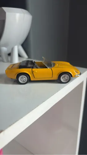 miniatura puma gts conversível amarelo 1/38