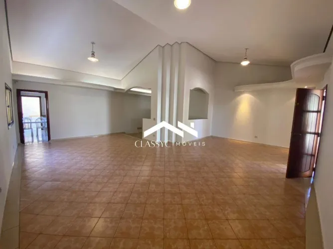 Casa de 180 m² no Jardim Karaíba, Uberlândia 3 Quartos (1 suíte) com 6 Vagas.