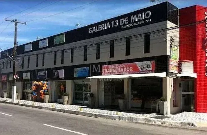 Sala comercial no Centro / Poço, em frente ao Sesc.