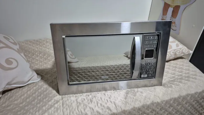Microondas com moldura suporte philco 25 litros em otimo estado tudo funcionando
