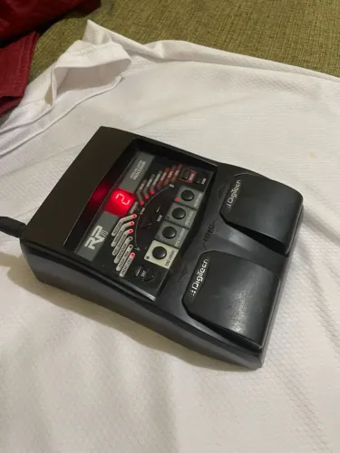 Pedaleira RP70 Digitech