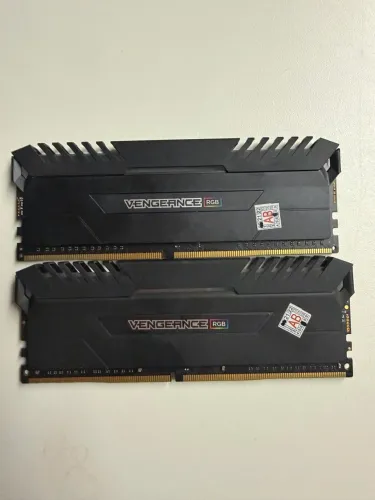 Memoria RAM 2x8GB corsair