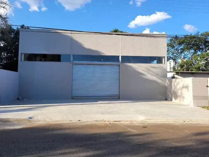 GALPÃO SEMI NOVO FRENTE PARA AV. FRANCISCO DE MELO