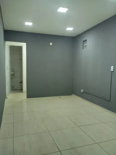 SALA COMERCIAL COM DOIS AMBIENTES E UM BANHEIRO