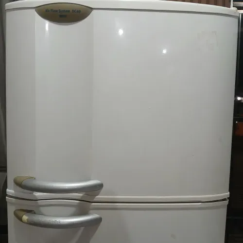 Geladeira Eletrolux. Conservada toda boa gelo seco 410 Litros. Grande