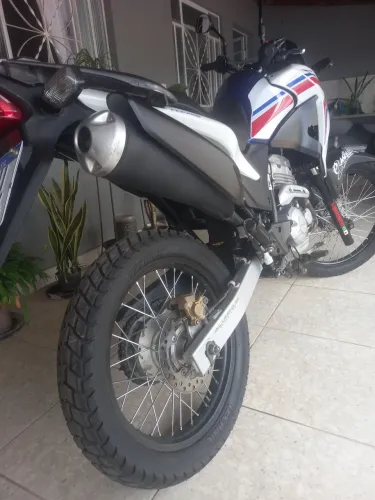 Moto chave reserva muito nova bem cuidada. Não interesso troca .