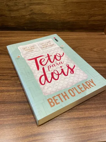 Livro de romance Teto para dois - Beth Oleary