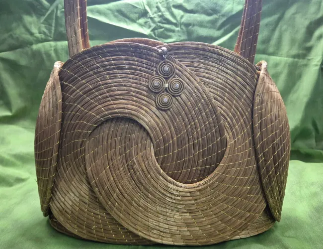 Bolsa Artesanal em Capim Dourado