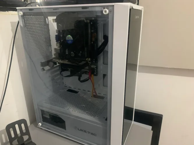 gabinete branco com lateral de vidro e 3 fans frontais, PREÇO NEGOCIÁVEL 