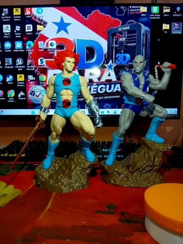 Lion-O: O jovem líder dos Thundercats tamanho aproximadamente 26 a 27 cm