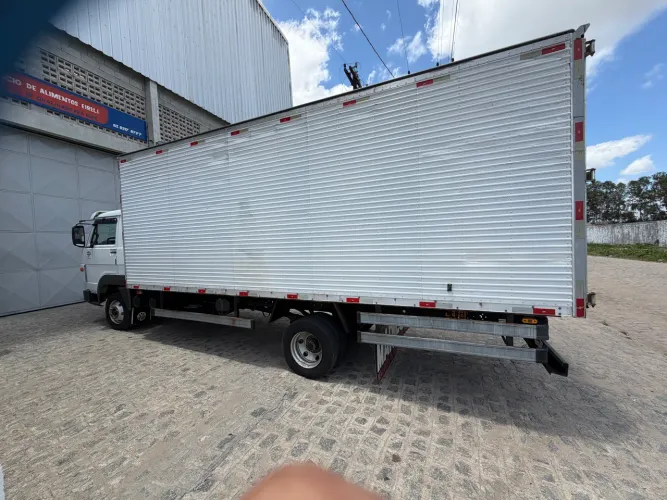 Caminhão Volkswagen 9.160 2014 baú com lastro de ferro 