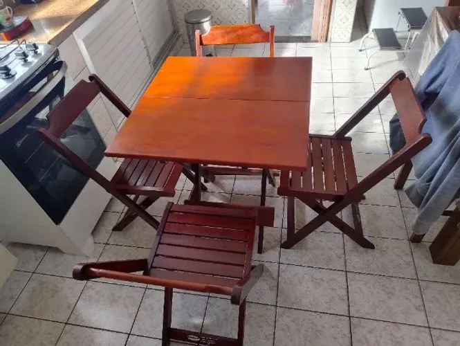 Mesa dobrável de bar com 4 cadeiras