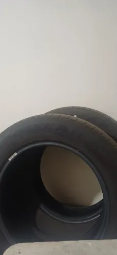 Par de pneus 195/65 R15 - para reaproveitamento/sucata