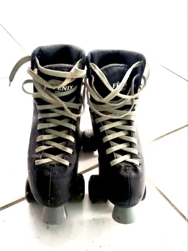 Vendo Patins 4 rodas quad