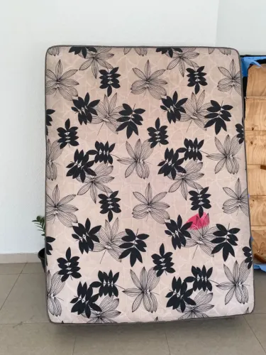 Box cama casal usado - R$ 300,00