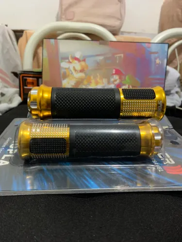 Manopla Esportiva Universal para Moto - Alumínio Dourado