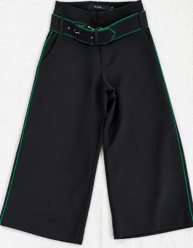 Calça Raizz Preta com Detalhes Verdes Tamanho 38