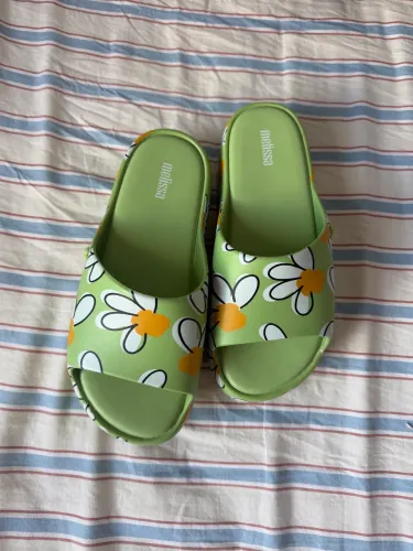 Chinelo Melissa plataforma 