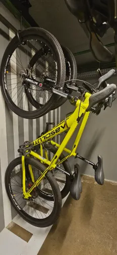 Vendo 2 bikes Absolut verde limão, 1.500, cada, quadros 15/19, novíssimas, revisada .