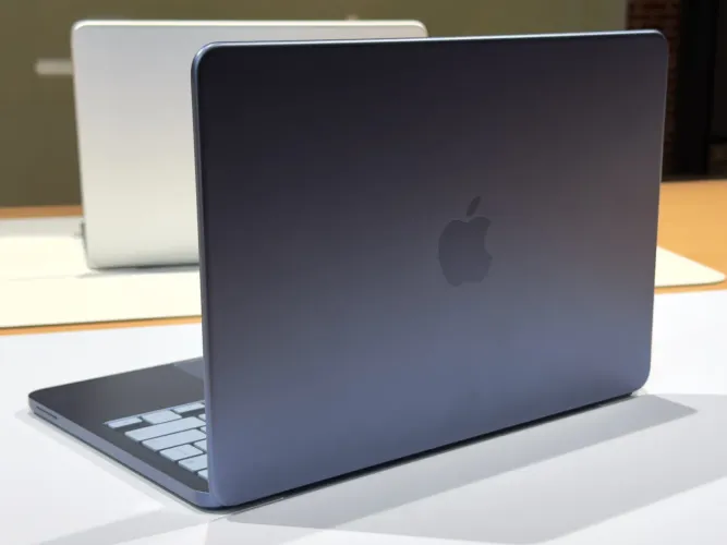 MacBook Neo (A18 Pro)