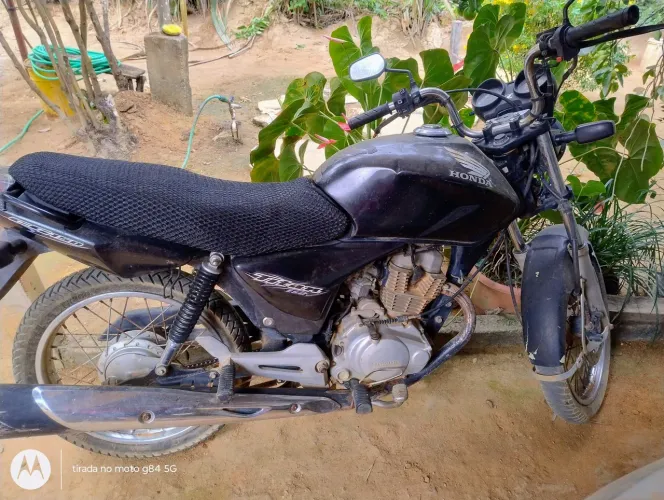 Vendo CG Titan 150 em dia.