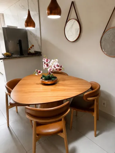 Mesa de jantar orgânica