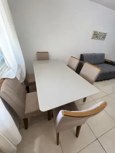 Vendo mesa com 6 cadeiras