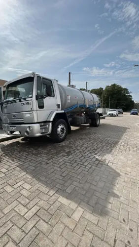Caminhão limpa fossa