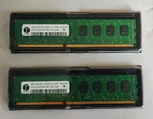 02 módulos de memória RAM 4GB DDR3 1600MHz tipo UDIMM (ou DIMM) para desktop