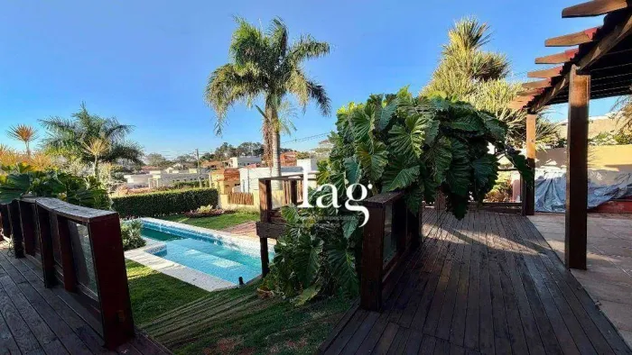 Casa com 3 quartos, 450 m² - venda por R$ 1.800.000 ou aluguel por R$ 8.135/mês - Village