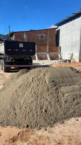 12m3 de Areia R$1.000,00/ Brita R$1.800,00 10m3
