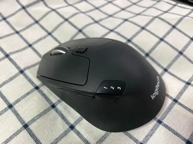 Mouse sem fio Logitech M720 Seminovo