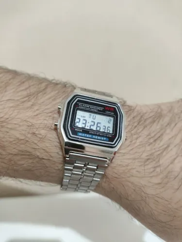 Relógio digital estilo Casio
