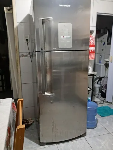 Geladeira Brastemp usada pouco valor 900 reais dependendo do lugar ajudo com o frete