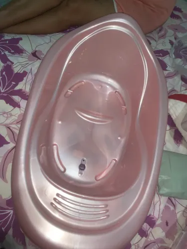 Banheira rosa de bebê