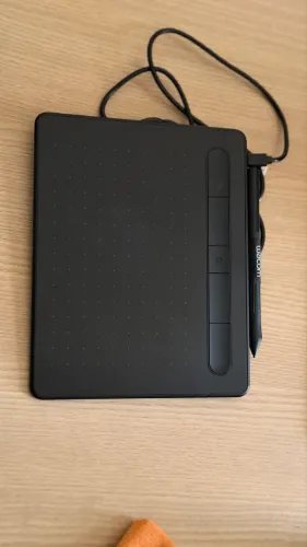 Mesa Digitalizadora Wacom Intuos com Bluetooth com Caneta