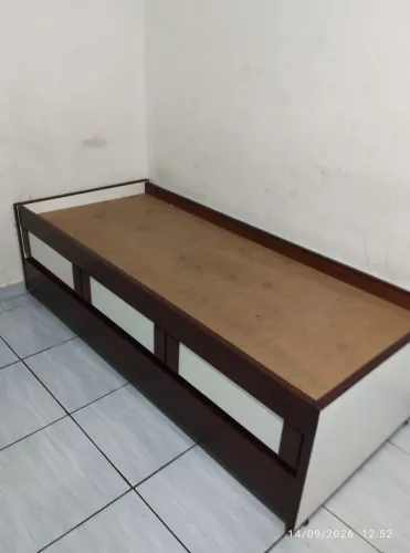 Bi-cama madeira maciça.