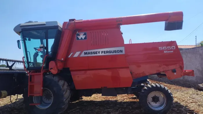Colheitadeira MF 5650 ano 2008