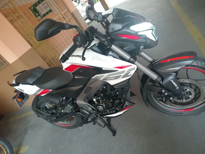 Moto Dominar 160 bajaj