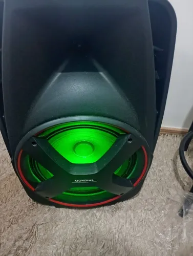 Vendo caixa de som com microfone 