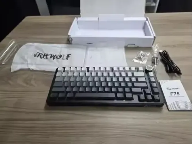 FREEWOLF F75 75%  Teclado Mecânico Tri-Mode Sem Fio