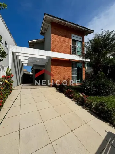 Casa em Rua da Quaresmeira Roxa - Cachoeira do Bom Jesus - Florianópolis/SC