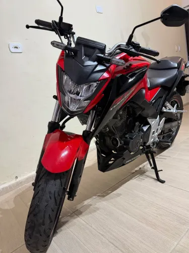 Vendo CB Twister 300 
