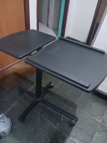 Mesa portátil de computador 80 reias entrego e aceito cartão