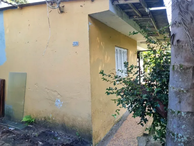 Aluguei casa quarto e cozinha independente para quem goste de plantar horta ou criar galin