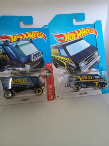 Lote com 2 modelos Hotwheels SWAT - AERO POD E SUPER VAN 2013/1015