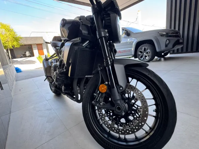 Honda CB 1000R Black Edition - Baixo Km - Preta