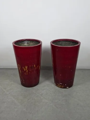 Par de Vasos em formato Cilindrico em Cerâmica com laca vermelha