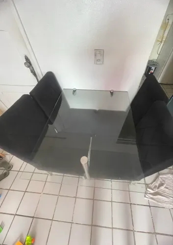 Mesa com 4 cadeiras 