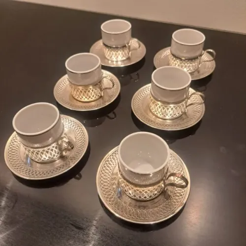 Conjunto de xícaras de prata